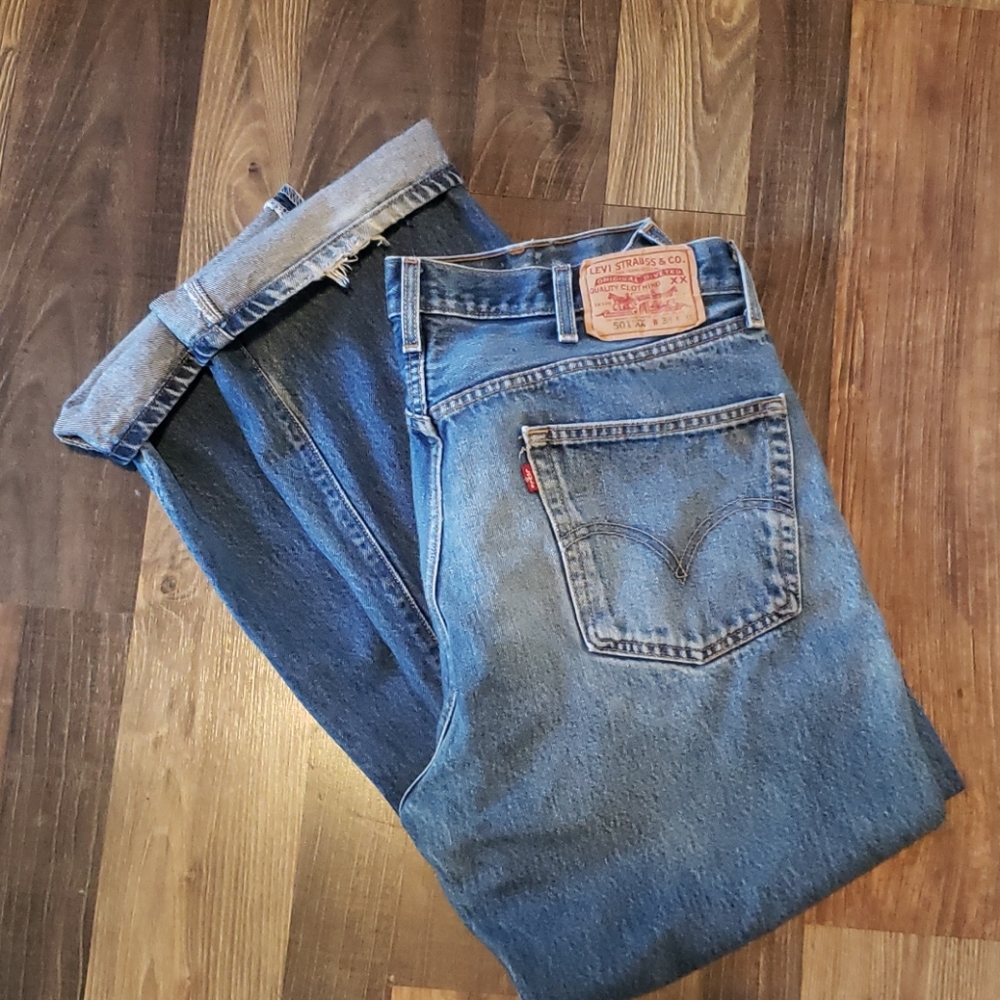 Distressed 501 button fly 38x34
